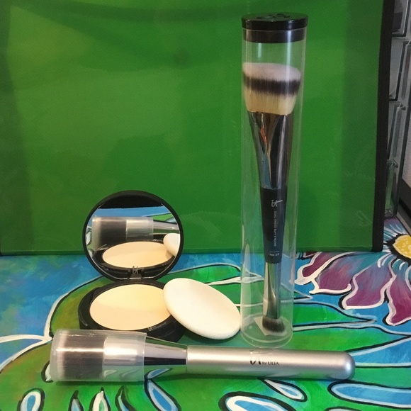 IT Cosmetics Collection - Picture 3 of 4